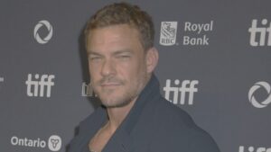 Alan Ritchson em filme de ação