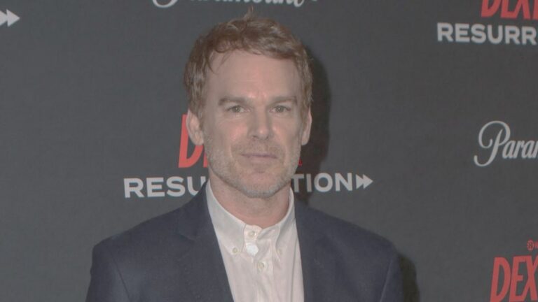 Michael C. Hall como Toffee, vilão da Disney