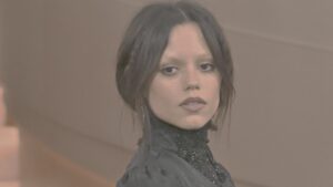 Jenna Ortega em evento de cinema