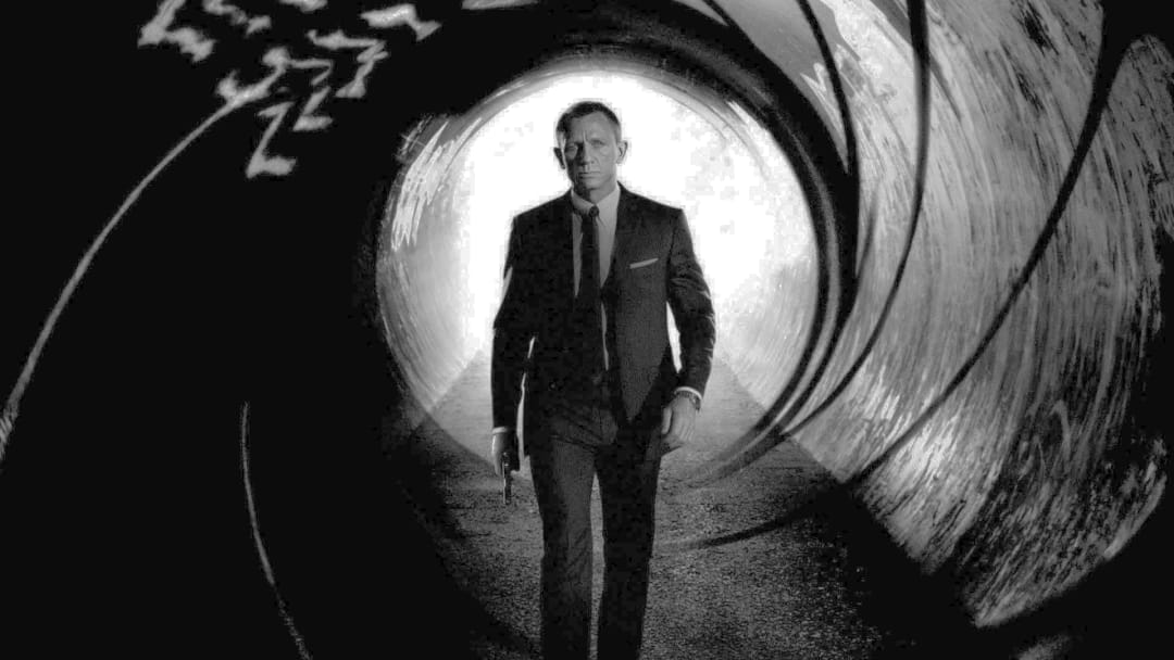 Arty Froushan como o próximo James Bond