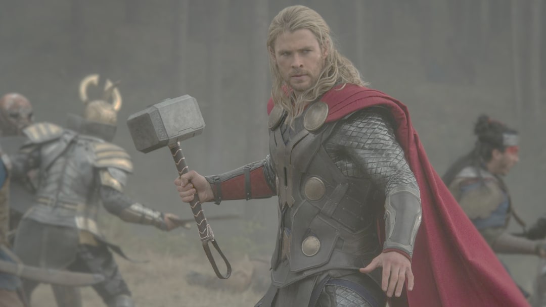 Personagens poderosos da Marvel vivendo entre humanos