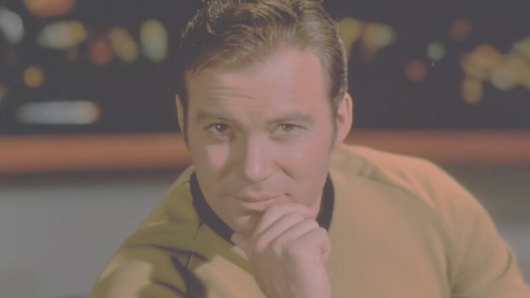 Captain Kirk redesign como Rei Borg