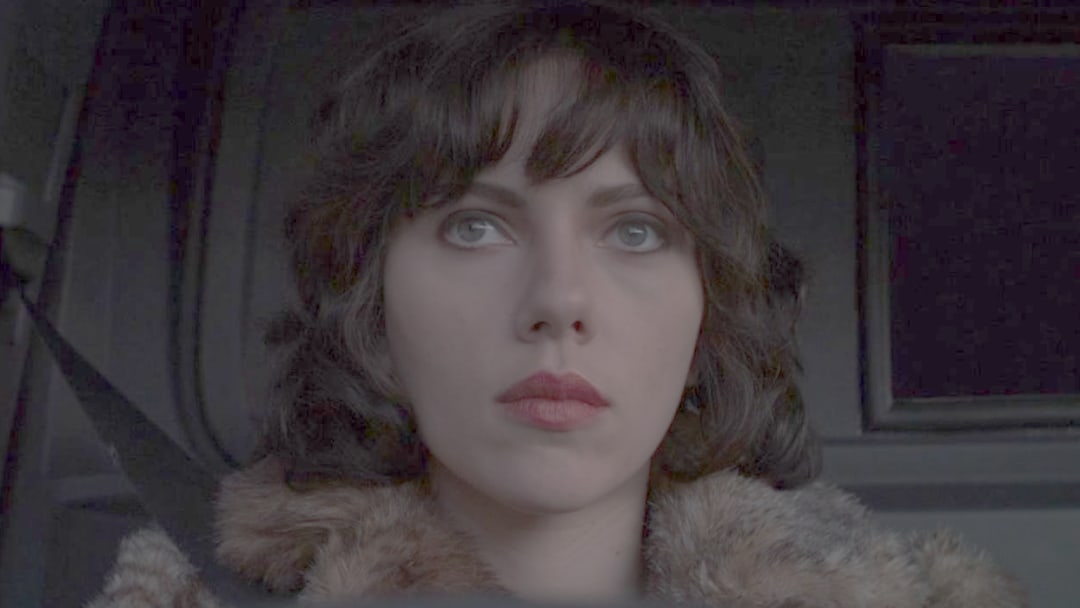 Under the Skin com Scarlett Johansson em performance impressionante