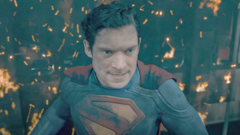 Brainiac e Superman em conflito nos quadrinhos