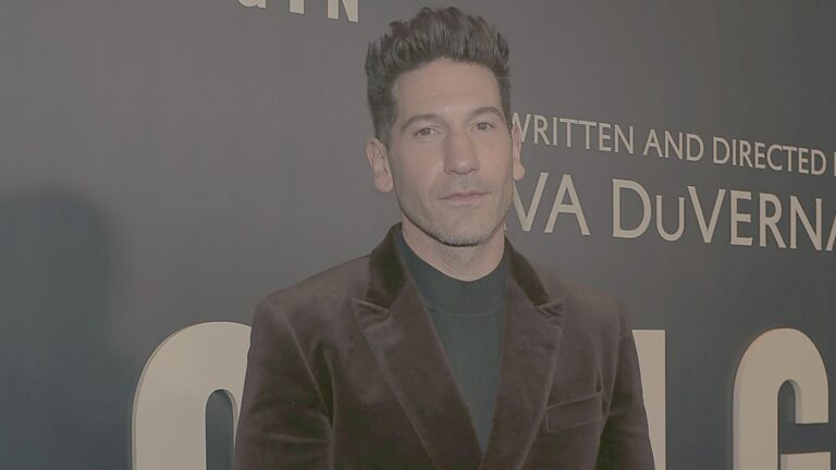 Jon Bernthal episódio surpresa se destaca como um sucesso global.