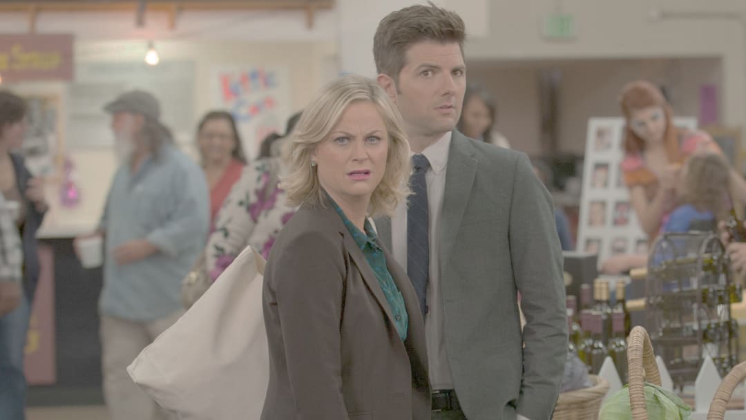 Superstore NBC sitcom retrata a vida no trabalho com humor e realismo.
