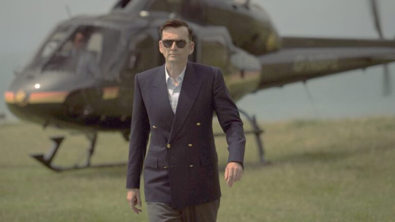 Rivals Hulu com David Tennant em destaque