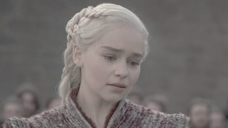 Emilia Clarke fala sobre salários de séries de TV