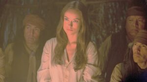 Olivia Wilde e Walton Goggins em Cowboys & Aliens