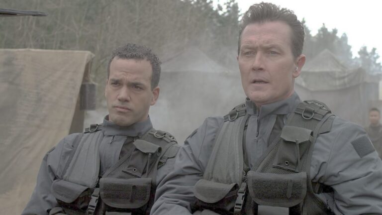 Robert Patrick apoia campanha para salvar reboot Stargate