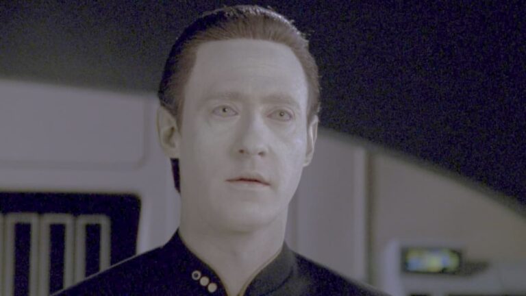 Data Star Trek em momento sombrio de ficção científica