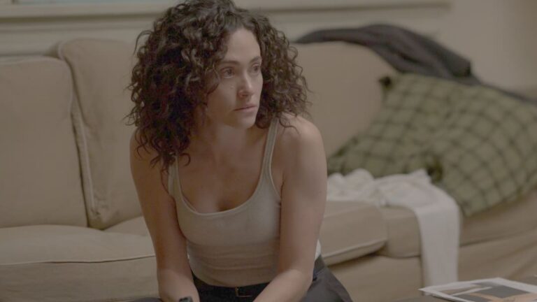 Emmy Rossum performance em Furious