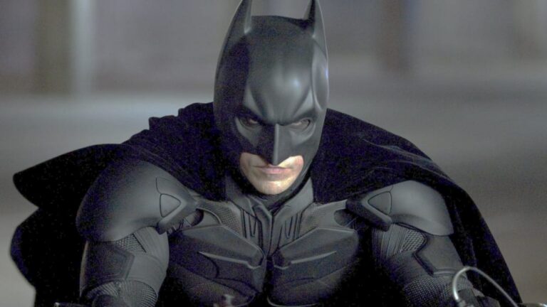 Batman redesign assustador em nova capa como árvore