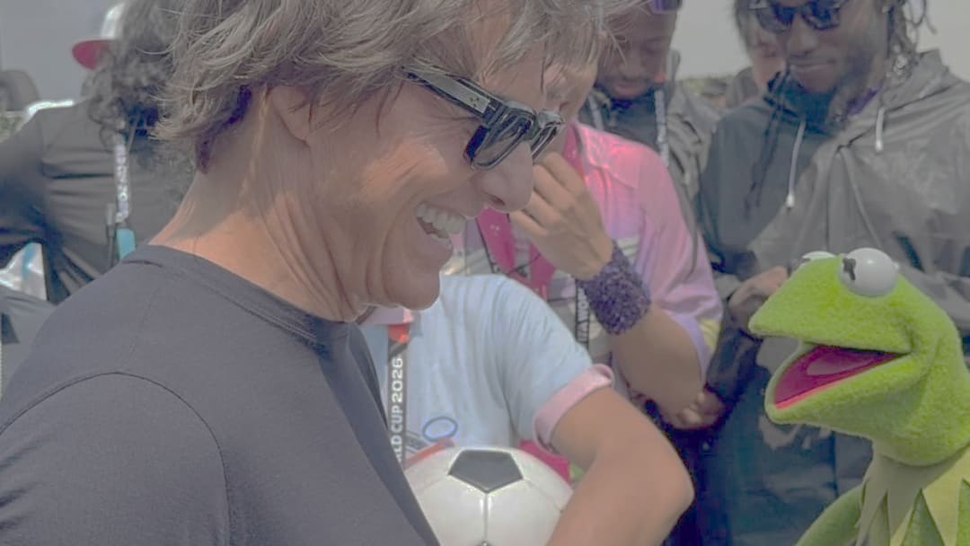 Tom Cruise e Kermit se encontram em vídeo viral